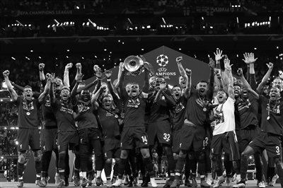 男篮启程回国！球员情绪低沉，北京3将洽谈，明日开启俱乐部杯！（男篮踏上归程，队员情绪低落，北京三将洽谈在即，俱乐部杯明日打响）