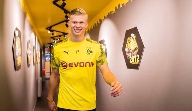 本赛季霍姆格伦出场时，雷霆战绩为20胜0负未尝一败（霍姆格伦出战，雷霆本季20战全胜）