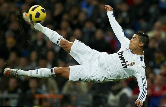 内维尔：C罗也做过类似的事情，理解双方的立场（内维尔：C罗也有过类似举动，我理解双方立场）